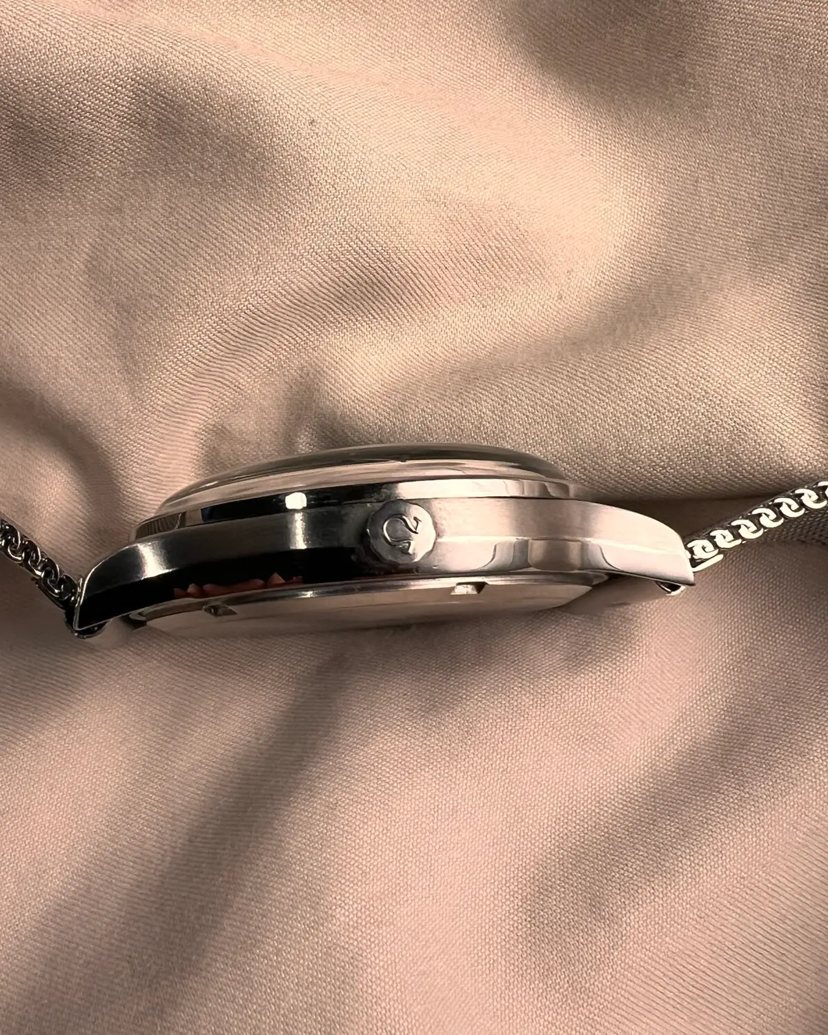 Omega Constellation Electronic f300Hz Chronometer ref. 198.003 — crown