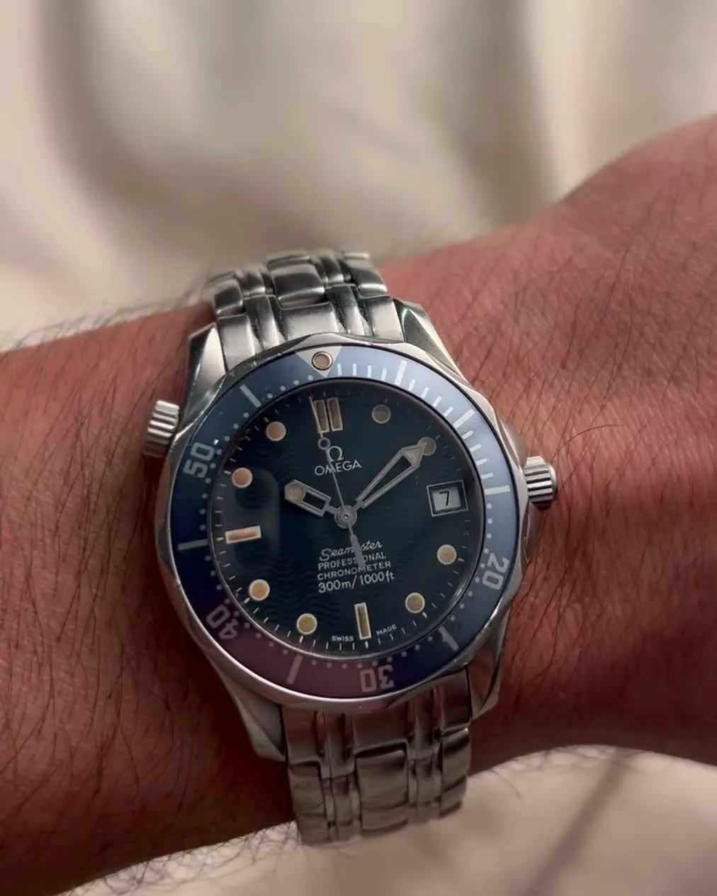 Omega Seamaster Professional Chronometer "James Bond" ref. 2531.80 — dial angle