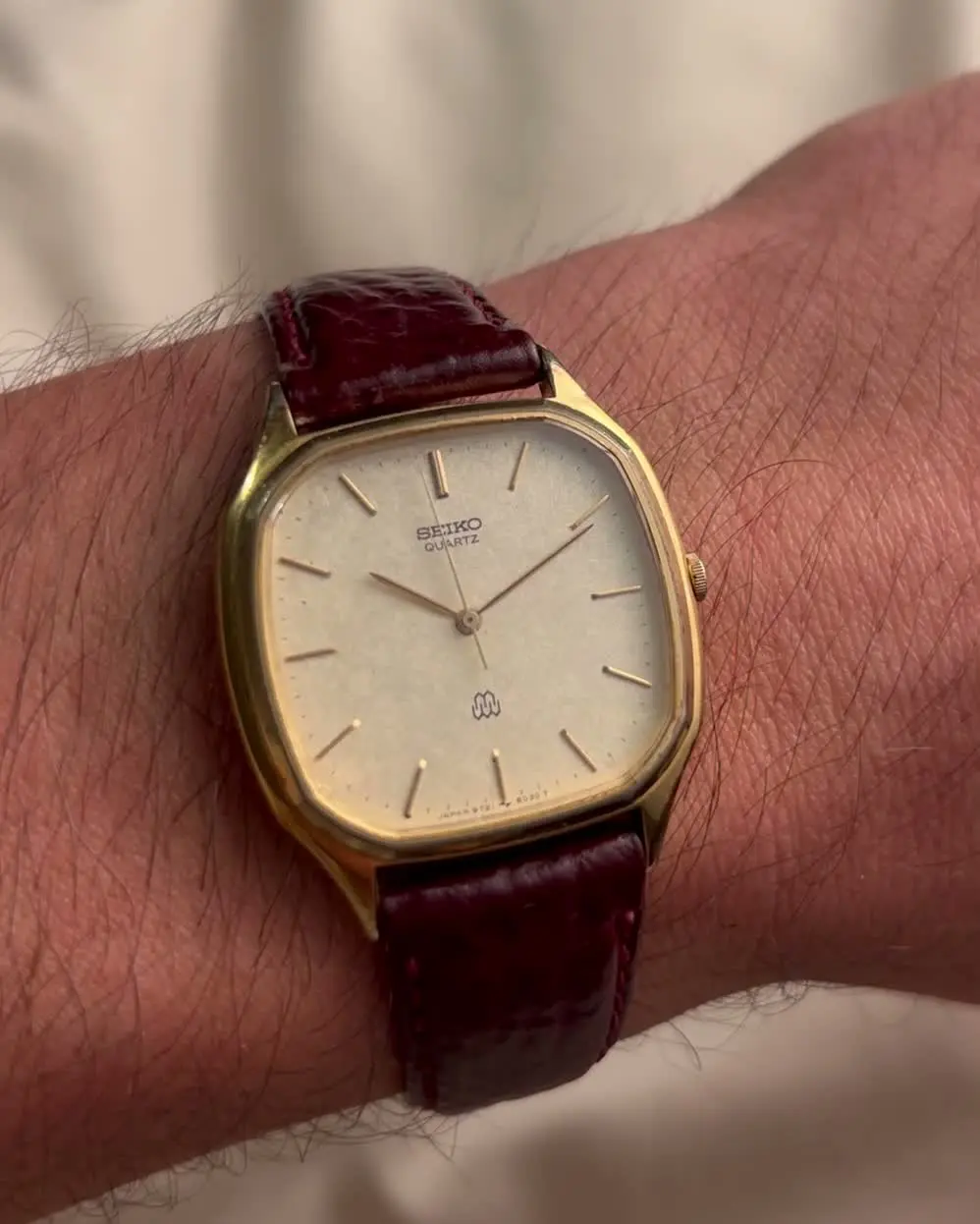 Seiko Quartz — dial angle