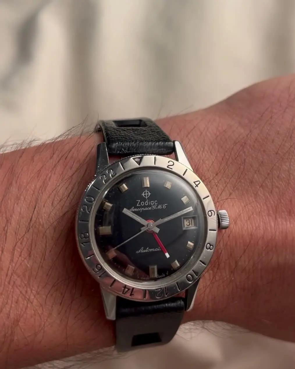 Zodiac Aerospace GMT — dial angle